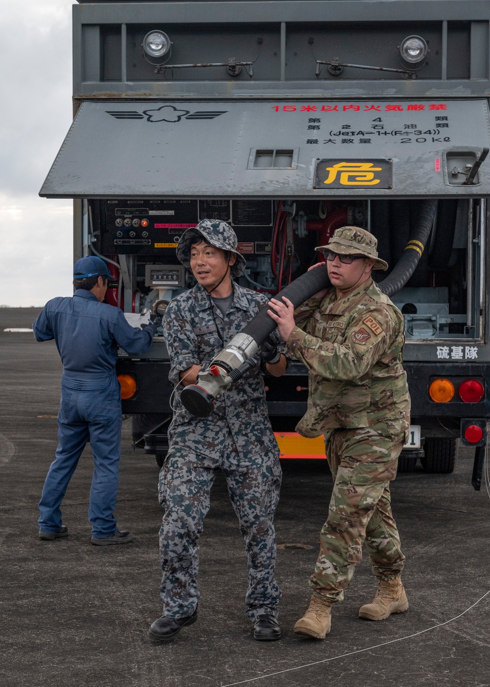 Two U.S. Air Force F-22 Raptors land on Iwo To for the first time