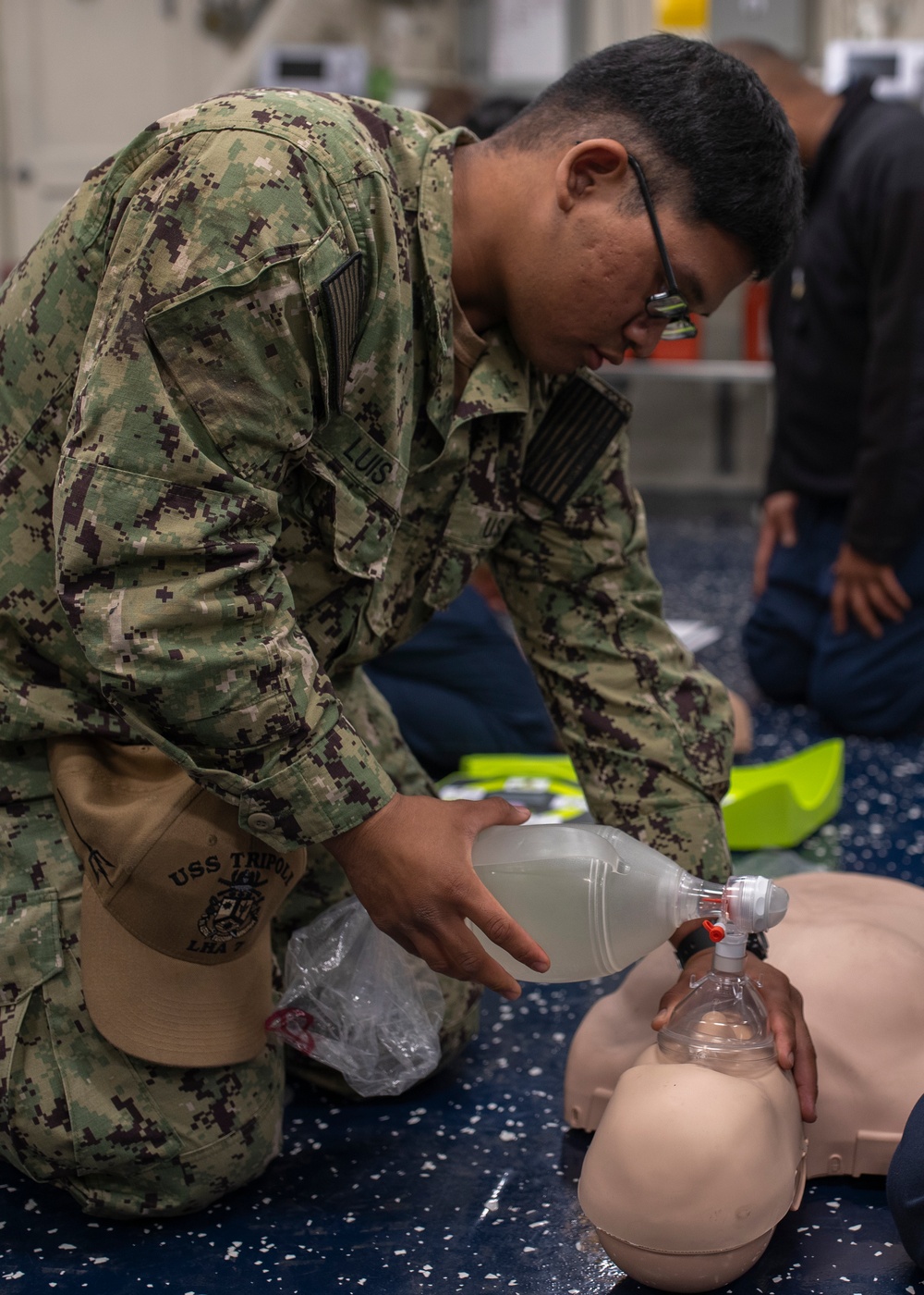 USS Tripoli Sailors Conducts CPR Training