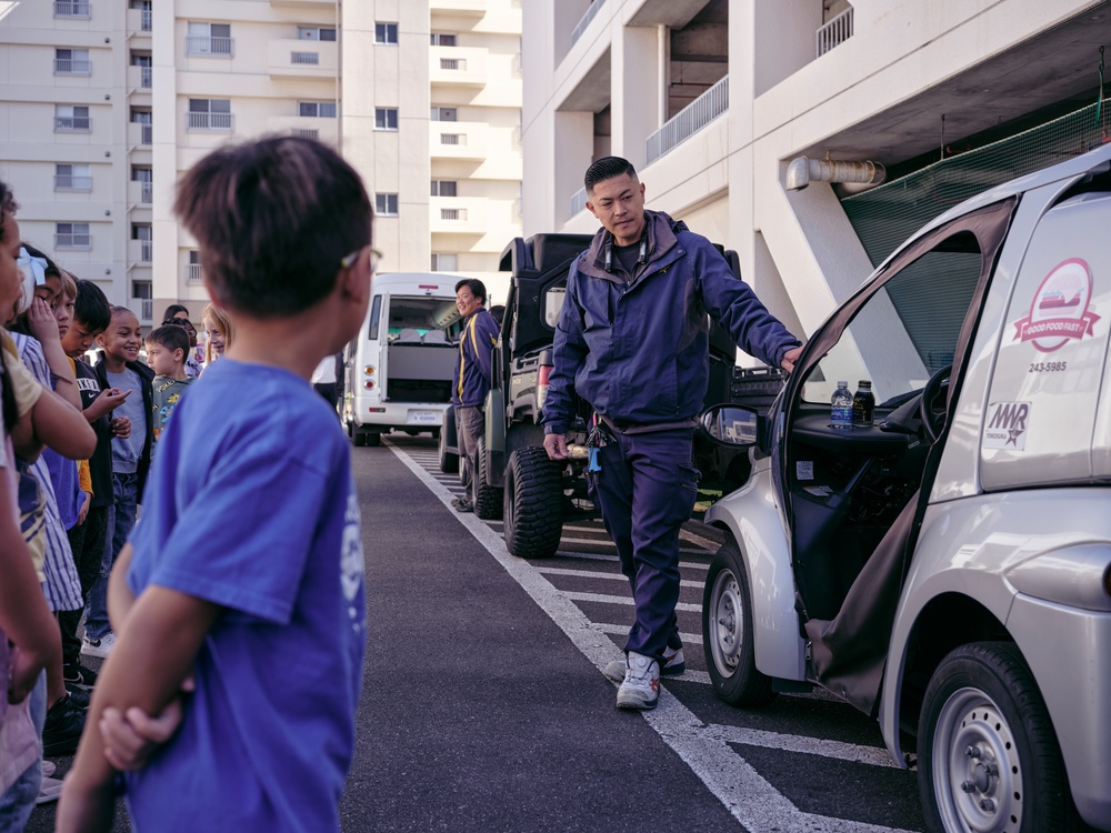 The Sullivans Elementary Holds Car Career Day