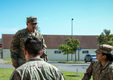 U.S. Soldiers conduct combat lifesaver training