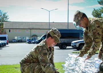 U.S. Soldiers conduct combat lifesaver training