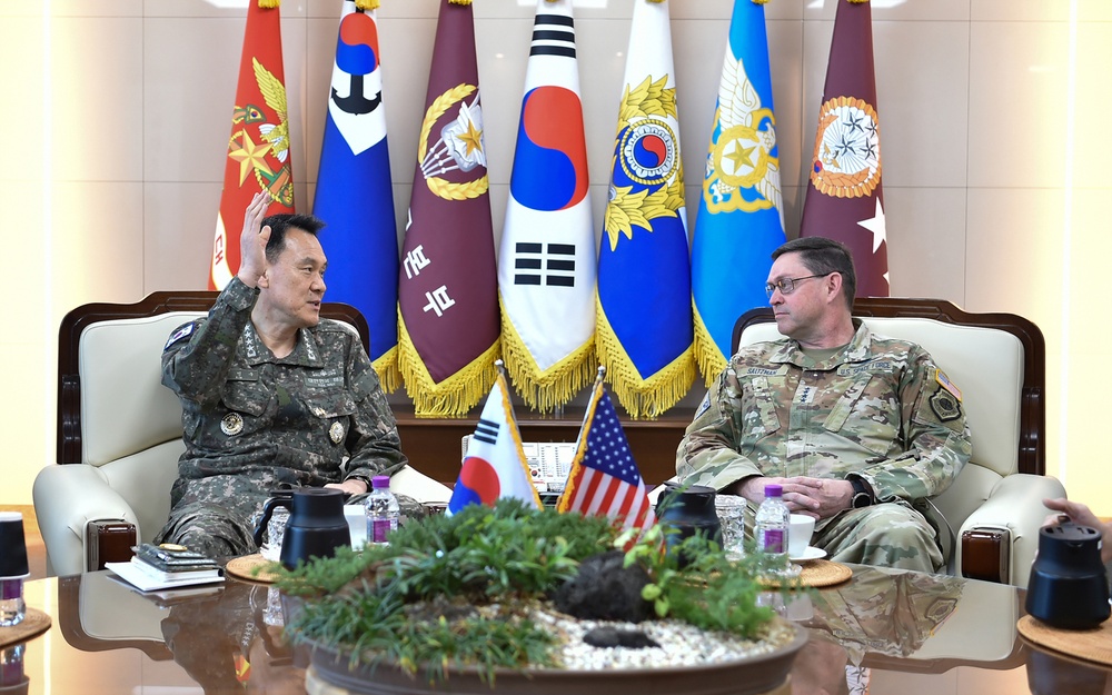 U.S. Space Force top general visits Space Forces Korea