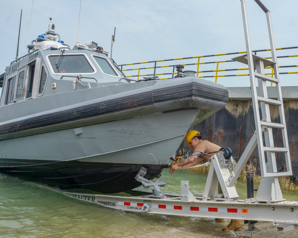 Harbor Patrol Unit Recovers Boat