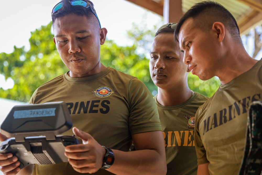 Balikatan 24: 15th MEU Introduces Skydio to Philippine Marines