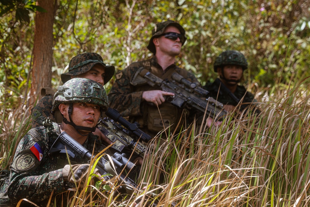 Balikatan 24: LAR Co. Patrols Through Jungle with Philippine Marines