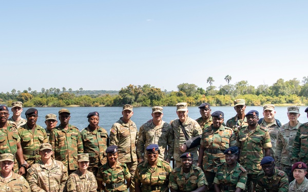 US, Zambia soldiers pose for a photo at African Land Forces Summit 2024