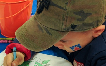 Army Reserve division teaches children during Earth Day celebration