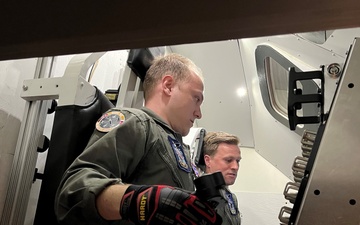 Naval test pilot school students evaluate Orion handling qualities at NASA