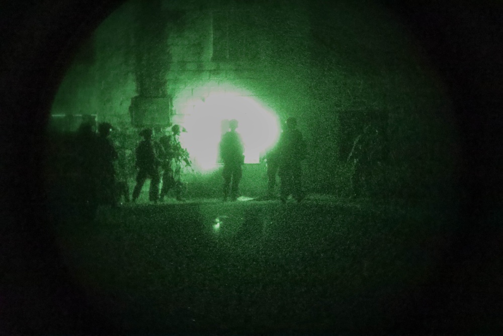 Marines with the 24th Marine Expeditionary Unit conduct night operations