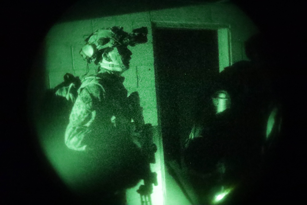 Marines with the 24th Marine Expeditionary Unit conduct night operations