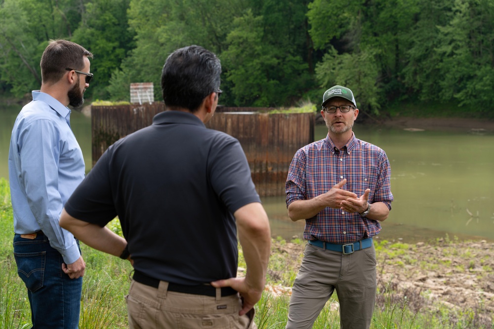 Assistant Secretary of the Army for Civil Works visits the Green River Lock and Dam 5