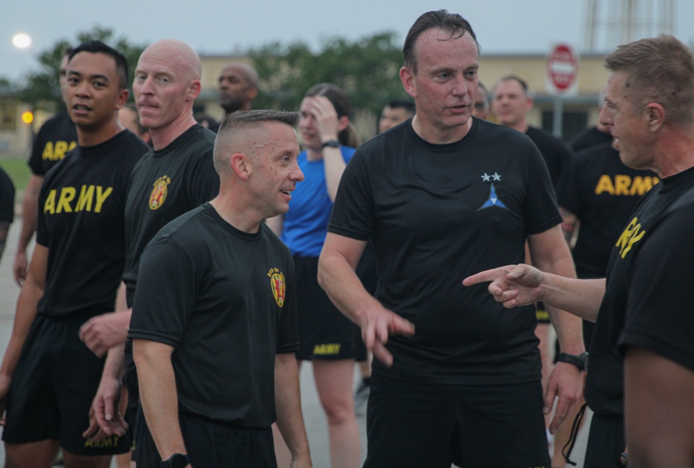 III Armored Corps major general Ben Cattermole visits the 89th MP BDE