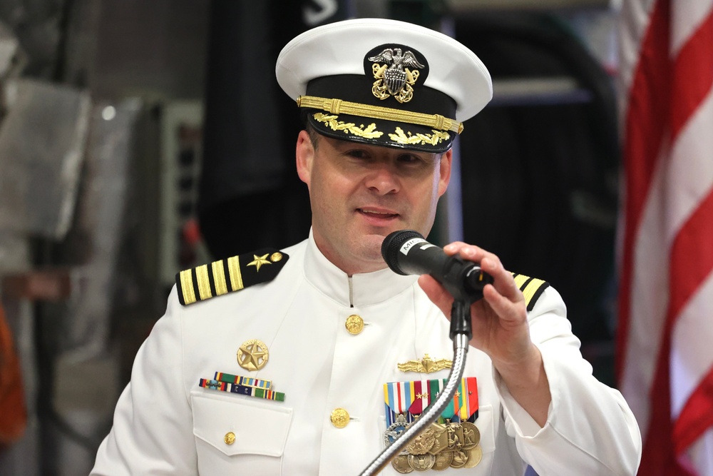 DVIDS - News - USS Charleston (LCS 18) Conducts Change of Command