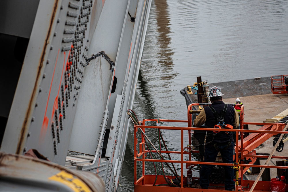 Key Bridge Unified Command prepares for removal of bridge piece on top of M/V DALI