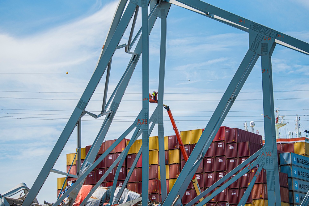 Key Bridge Unified Command prepares for removal of bridge piece on top of M/V DALI