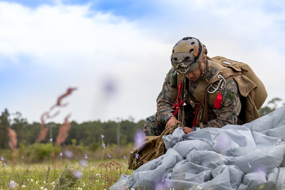 2nd Recon Conducts ParaOps at MCALF Bogue