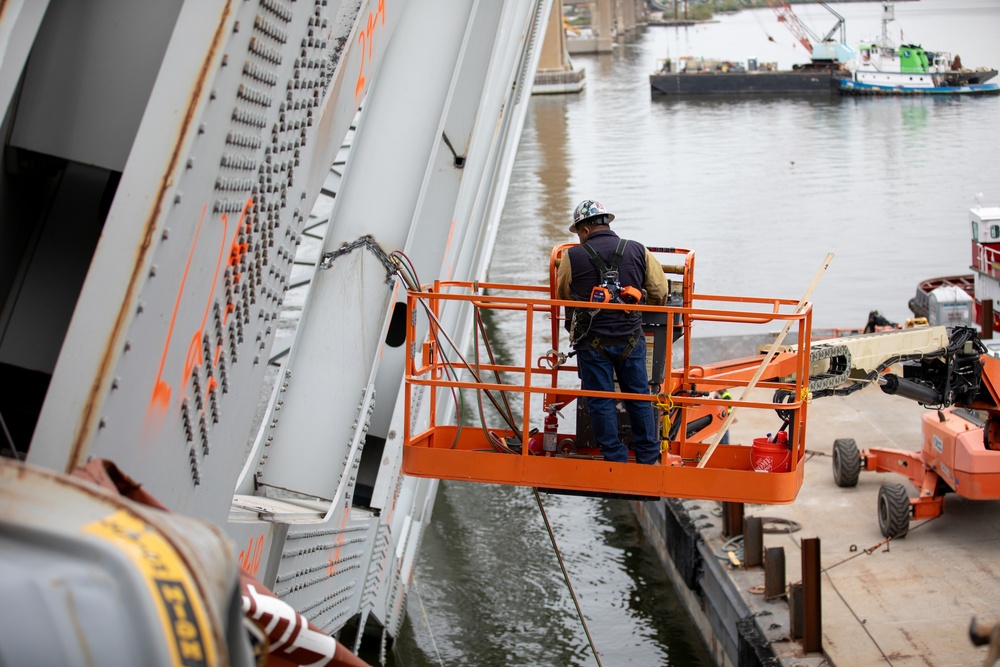 Key Bridge Unified Command prepares for removal of bridge piece on top of M/V DALI