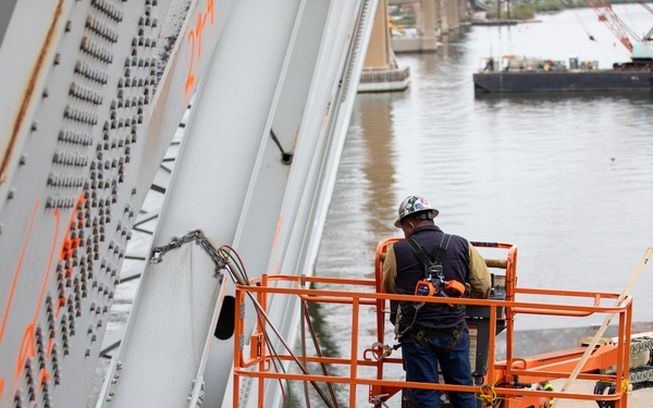 Key Bridge Unified Command prepares for removal of bridge piece on top of M/V DALI
