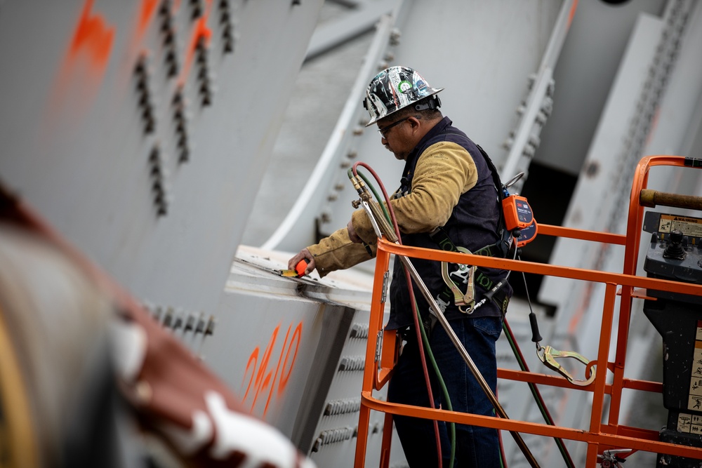 Key Bridge Unified Command prepares for removal of bridge piece on top of M/V DALI