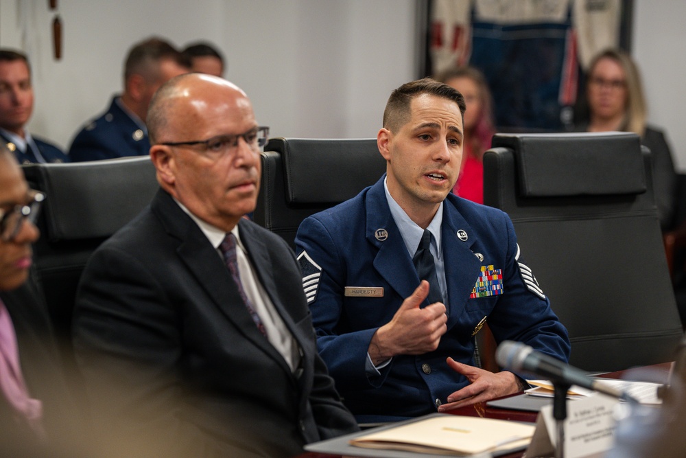 Challengers Meet at Pentagon to discuss Challenges; Diversity in Recruitment and Retention