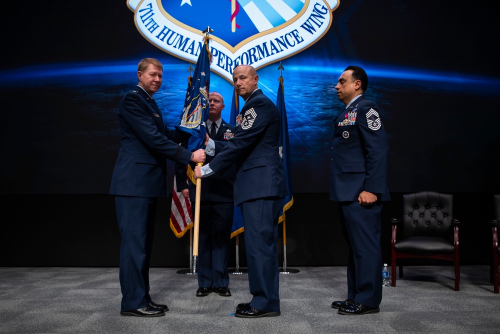 AFRL’s 711th Human Performance Wing welcomes new command chief