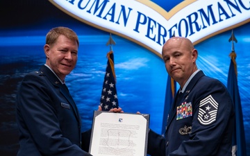 AFRL’s 711th Human Performance Wing welcomes new command chief