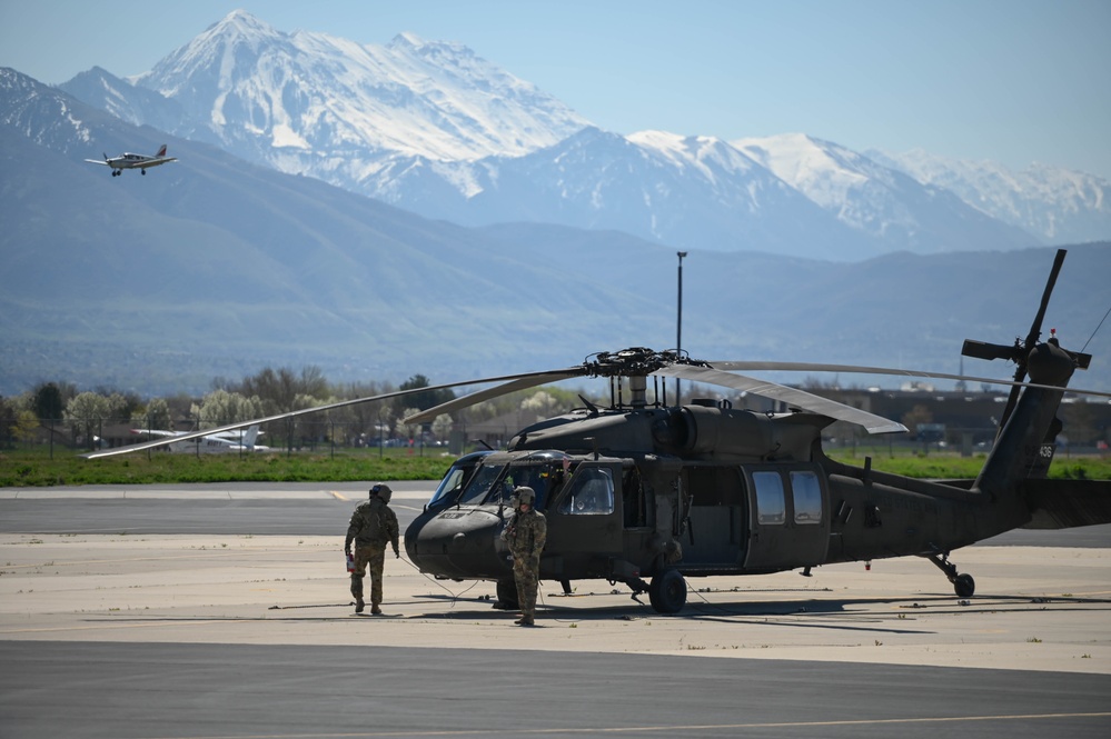 2nd Battalion, 211th Aviation Regiment Conducts Aerial Gunnery Training