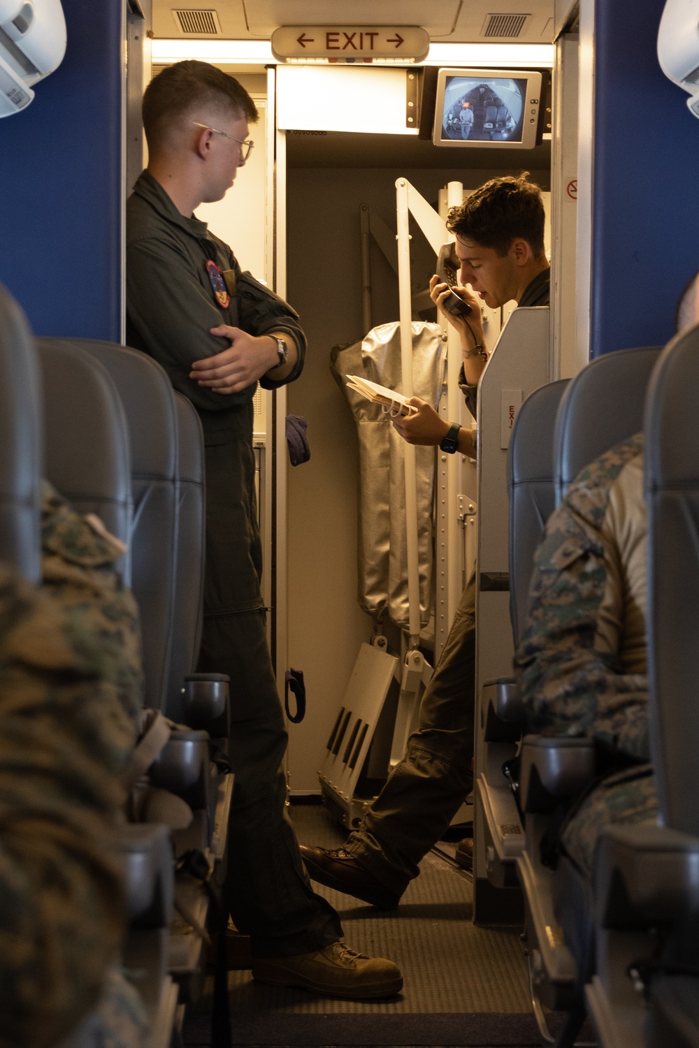 MRF-D 24.3: VMR-1 Marines rehearse in-flight egress procedures