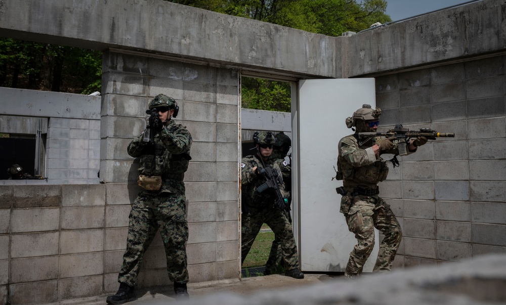 ROK, U.S. special operators maintain close relationship in CQB training