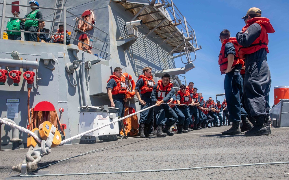 USS Russell (DDG 59) refuels and replenishes at sea with the USNS John Ericsson (T-AO 194)