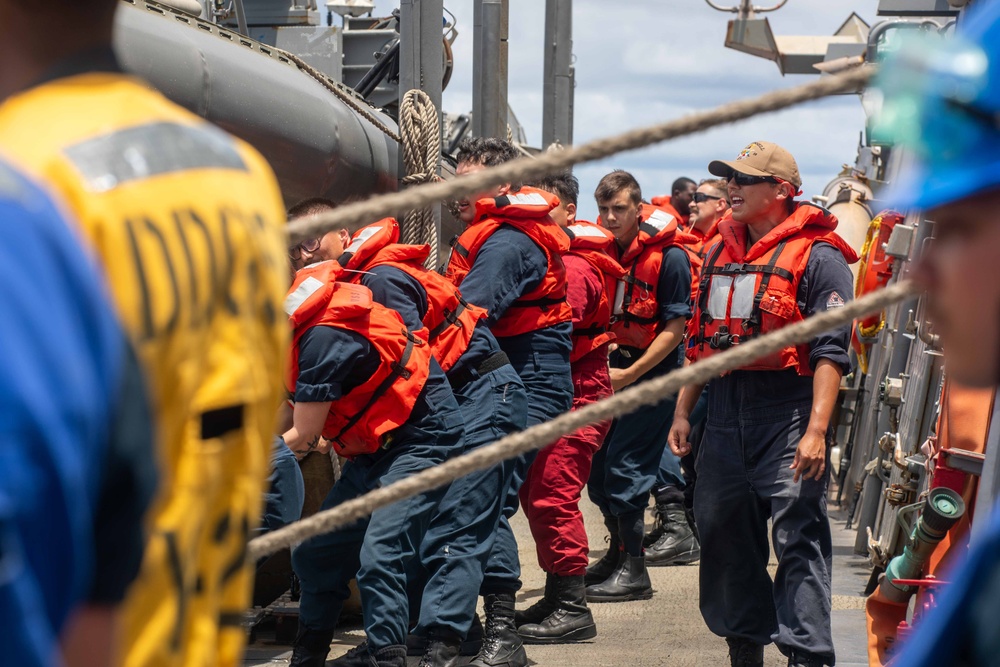 USS Russell (DDG 59) refuels and replenishes at sea with the USNS John Ericsson (T-AO 194)