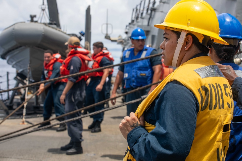 USS Russell (DDG 59) refuels and replenishes at sea with the USNS John Ericsson (T-AO 194)