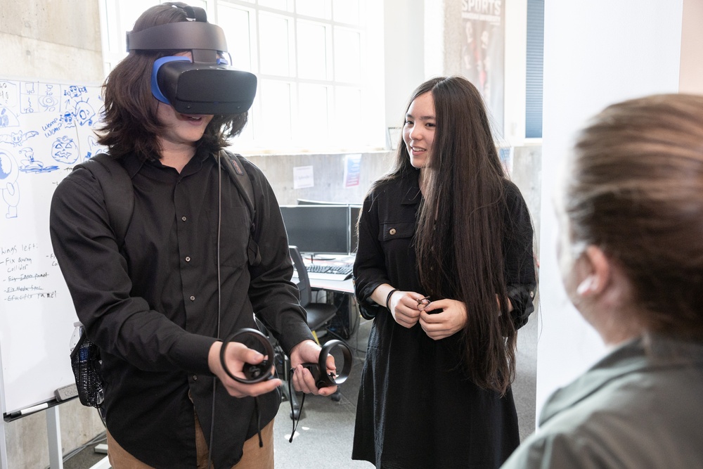Students Try Virtual Reality Glasses