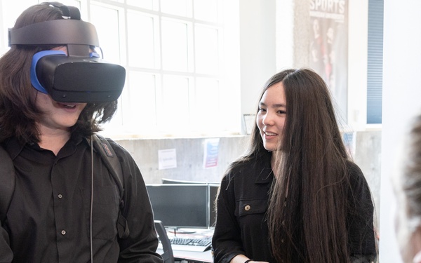 Students Try Virtual Reality Glasses