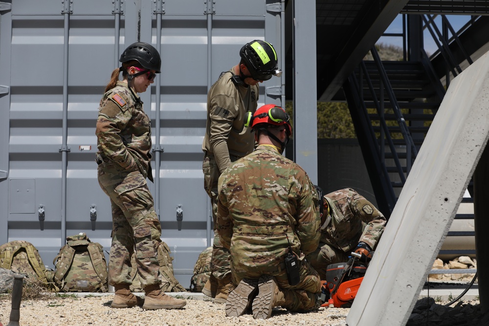 Region VIII Homeland Response Force conduct search-and-extraction Training