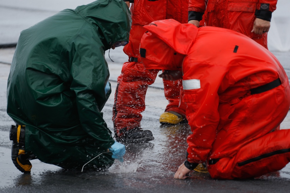 Abraham Lincoln conducts counter measure washdown