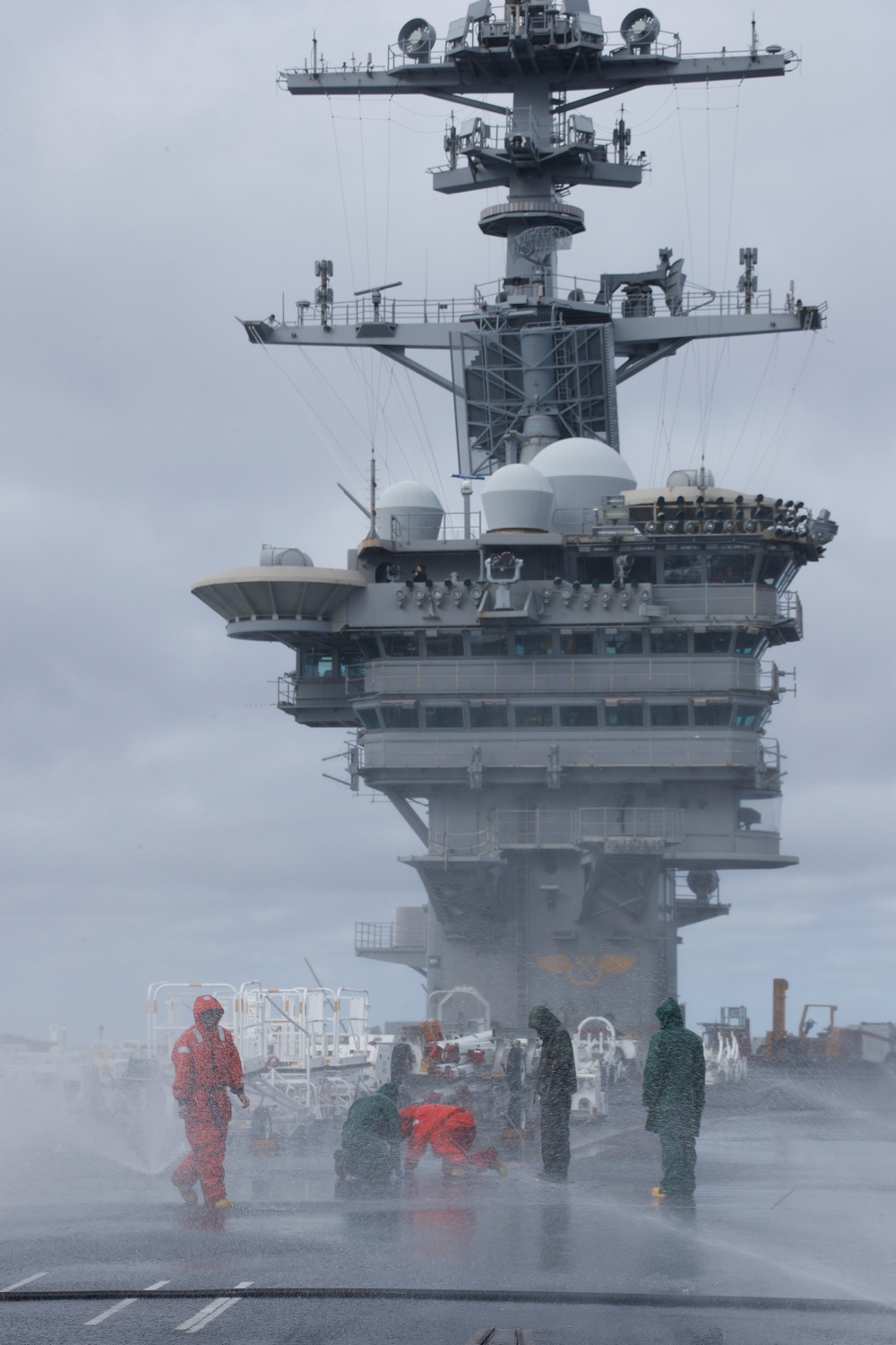 Abraham Lincoln conducts counter measure washdown