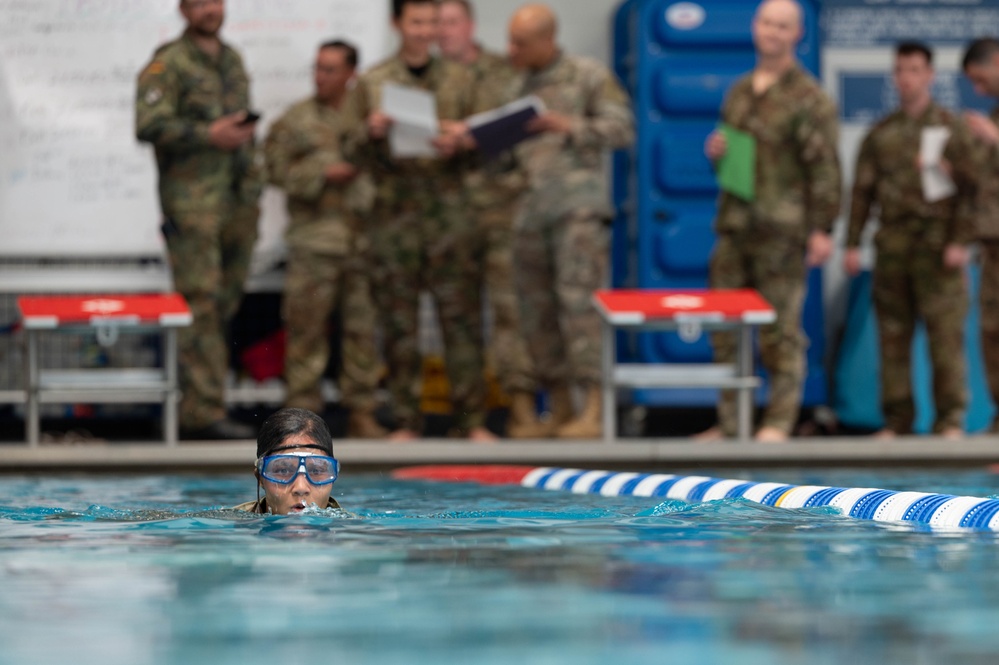 Service members aim for German Armed Forces Badge