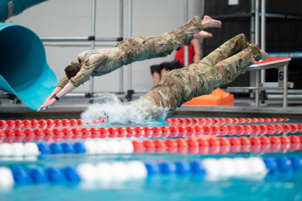 Service members aim for German Armed Forces Badge