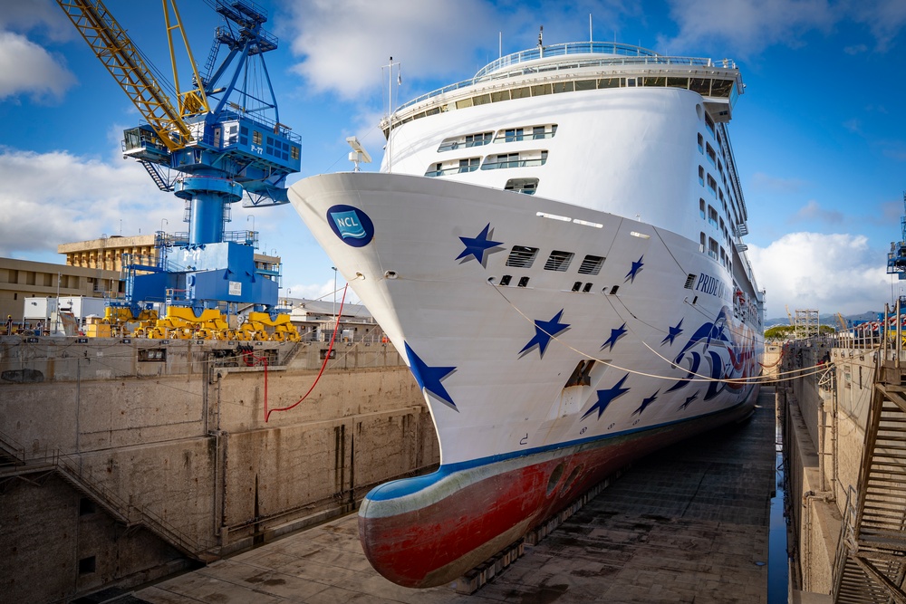 Pride of America cruise ship arrives at Pearl Harbor Shipyard