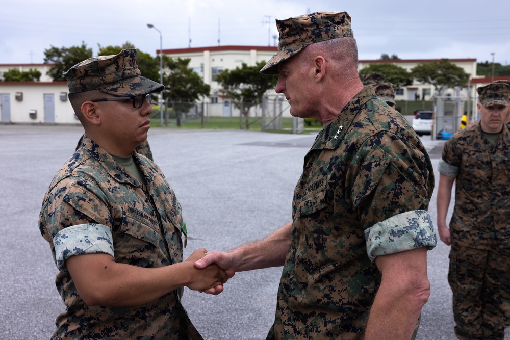  III MEF Commanding General visits 12th MLR