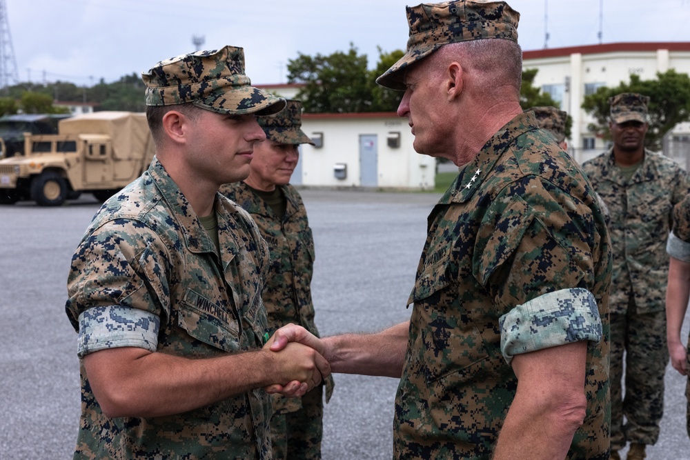  III MEF Commanding General visits 12th MLR