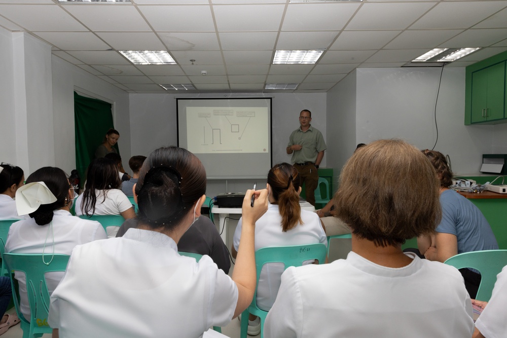 U.S., Philippine Counterparts Share Medical Experience and Ideas in the Batanes During Balikatan 24