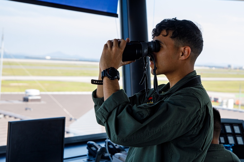 MCAS Iwakuni conducts emergency response training with JMSDF.