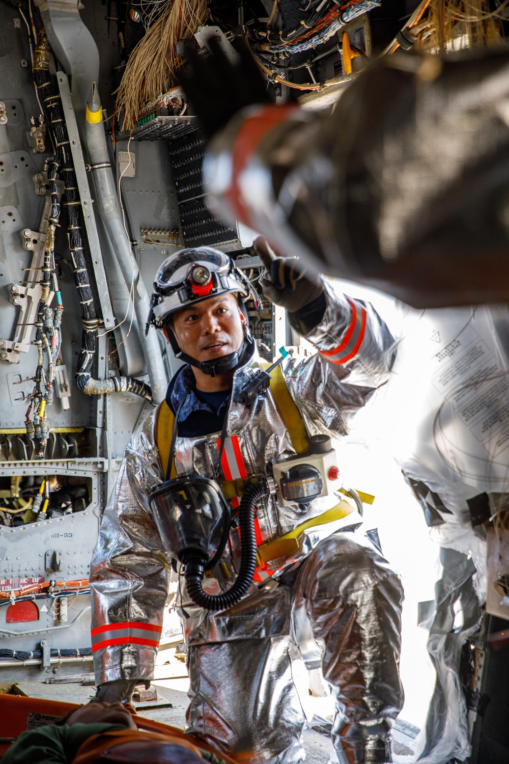 MCAS Iwakuni conducts emergency response training with JMSDF.