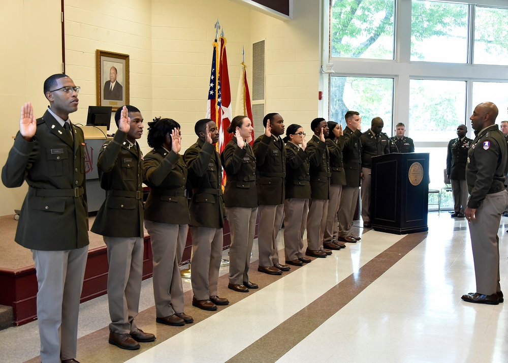 SMDC leader commissions local ROTC cadets