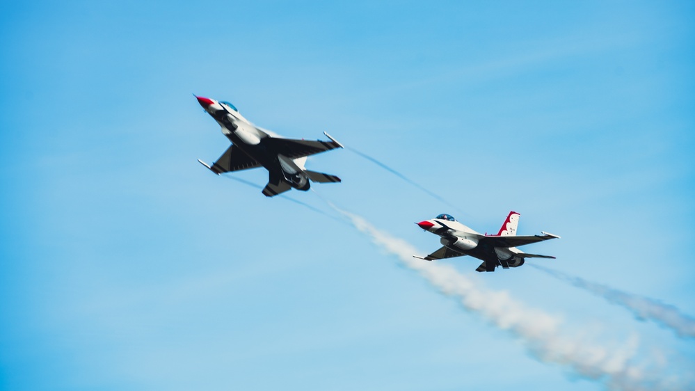 Thunderbirds arrive at Tyndall Air Force Base