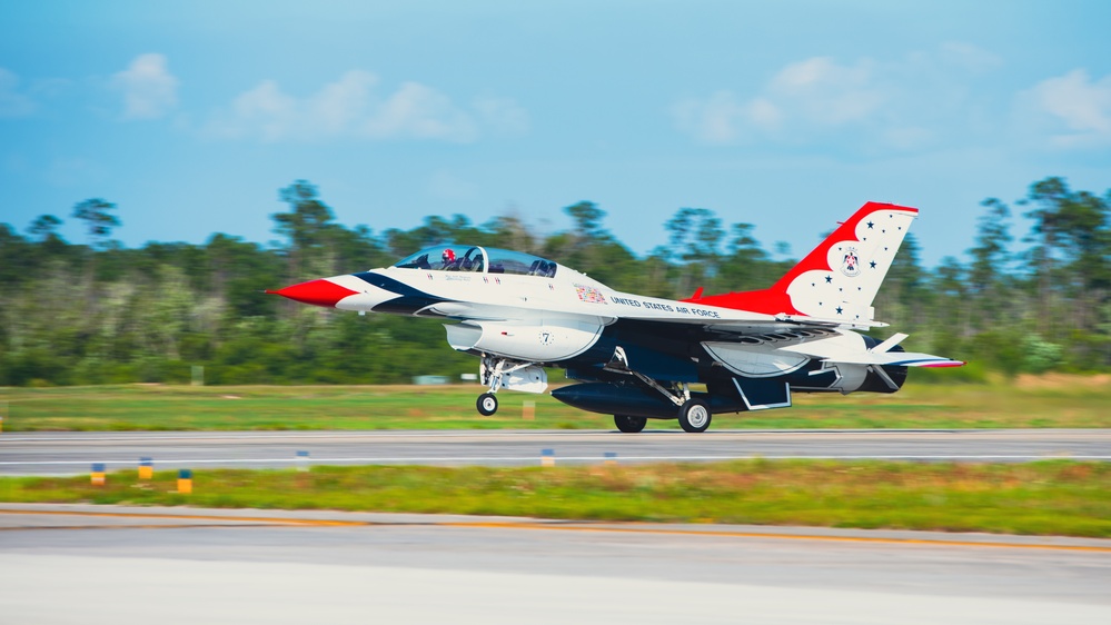 Thunderbirds arrive at Tyndall Air Force Base