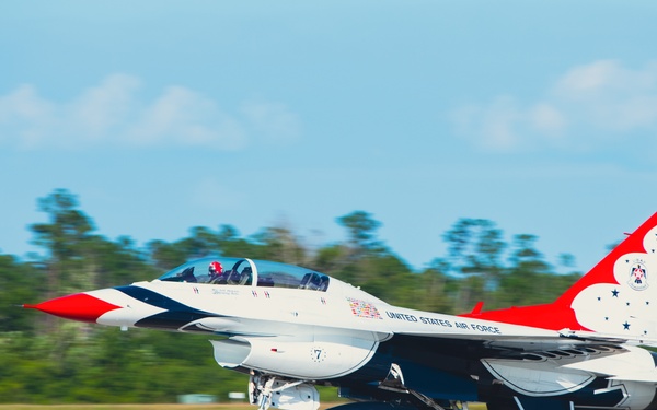 Thunderbirds arrive at Tyndall Air Force Base