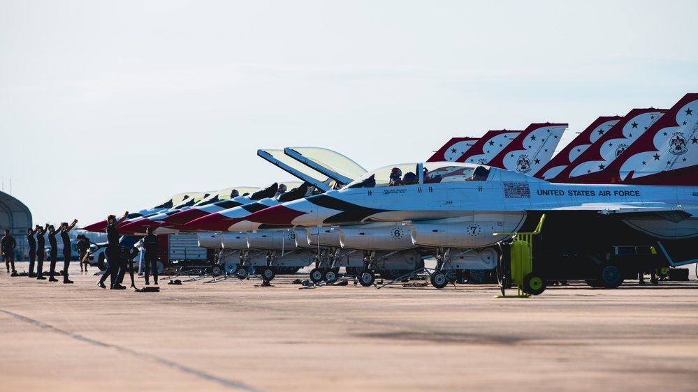 Thunderbirds arrive at Tyndall Air Force Base